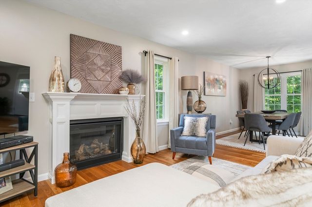 16 Farnum St, Uxbridge, MA 01569