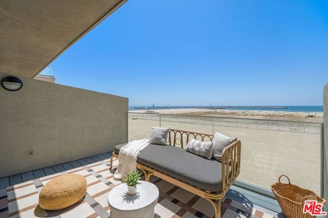 6 Voyage Street 204, Marina Del Rey, CA 90292