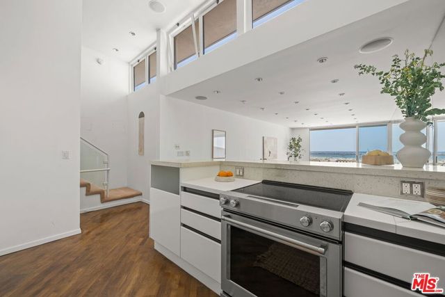 6 Voyage Street 204, Marina Del Rey, CA 90292