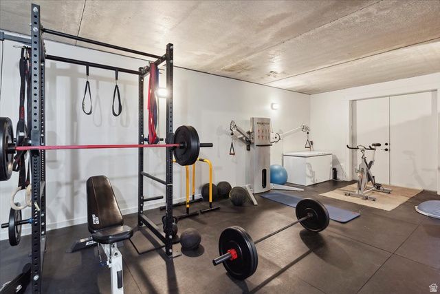 6260 E HAWKS LN, Huntsville, UT 84317