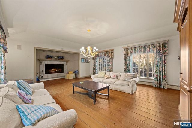 3 Lambs Lane, Cresskill, NJ 07626