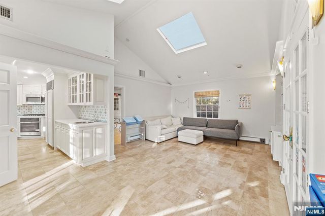 3 Lambs Lane, Cresskill, NJ 07626