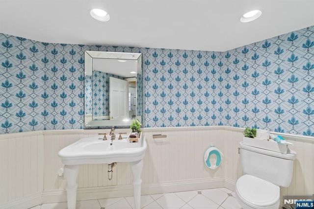 3 Lambs Lane, Cresskill, NJ 07626