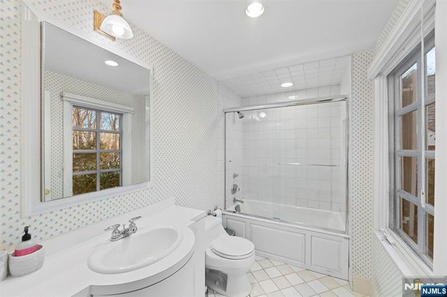 3 Lambs Lane, Cresskill, NJ 07626