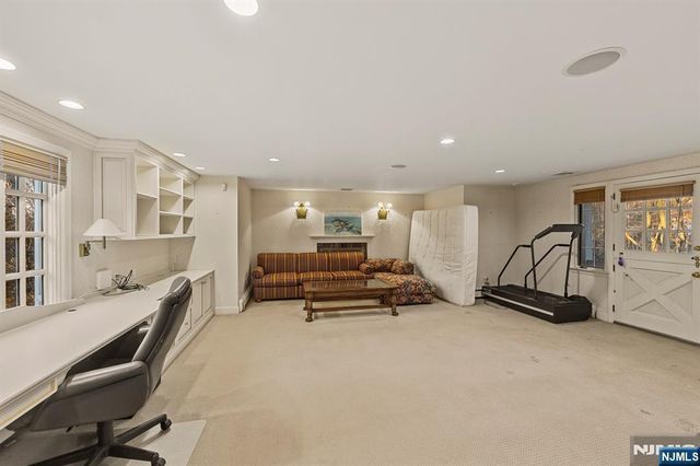 3 Lambs Lane, Cresskill, NJ 07626