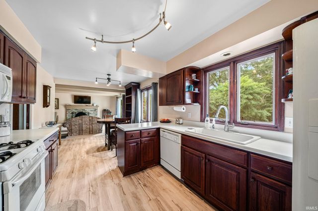 15669 Hearthstone Drive, Mishawaka, IN 46545