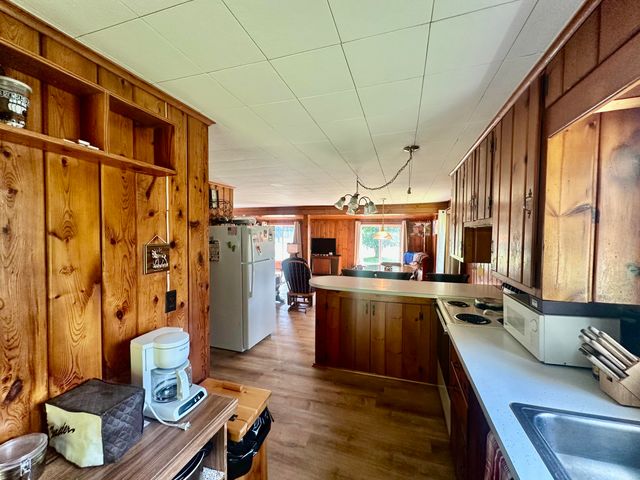 4901 River Road, Houghton Lake, MI 48629
