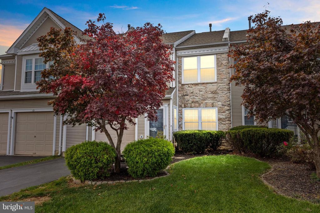 102 BROADLEAF PL, Newtown, PA 18940