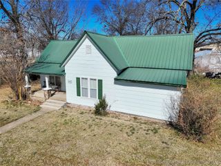 221 W Poplar Street, Stilwell, OK 74960