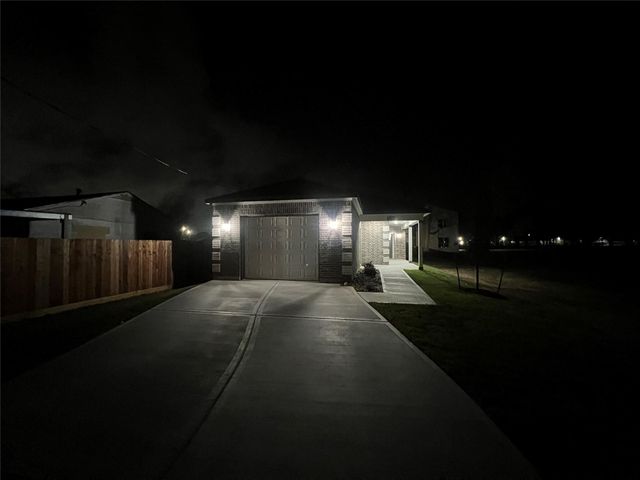 817 Center Street, Richmond, TX 77469