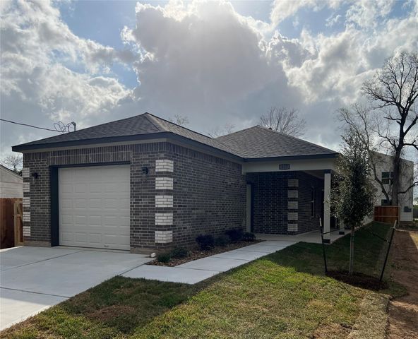 817 Center Street, Richmond, TX 77469