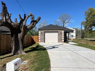 817 Center Street, Richmond, TX 77469