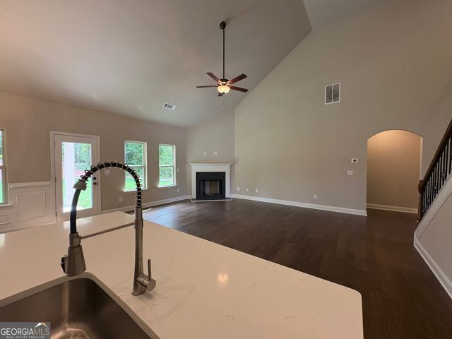 1036 Lakeviewe Oaks Court 21-B, Grayson, GA 30017