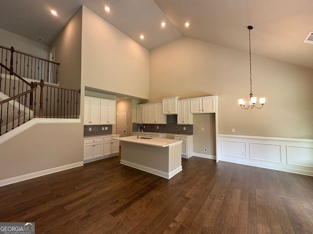 1036 Lakeviewe Oaks Court 21-B, Grayson, GA 30017