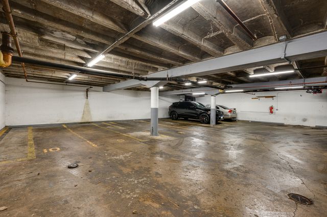 227 E Walton Place 8E, Chicago, IL 60611