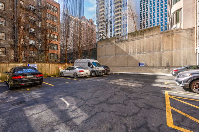 227 E Walton Place 8E, Chicago, IL 60611