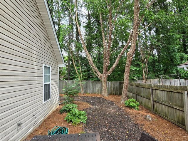 172 Stoneforest Drive, Woodstock, GA 30189