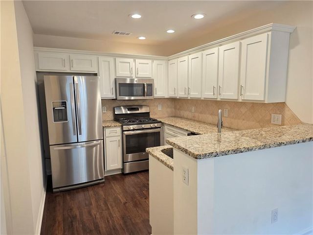 172 Stoneforest Drive, Woodstock, GA 30189