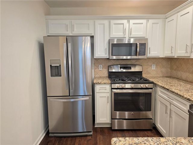 172 Stoneforest Drive, Woodstock, GA 30189