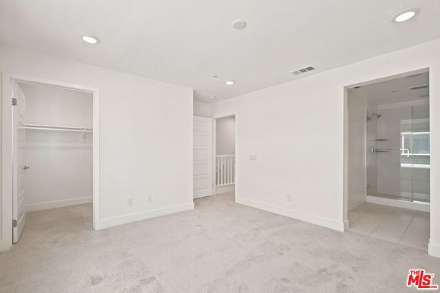 5262 N Rainier Way, Valley Village, CA 91607