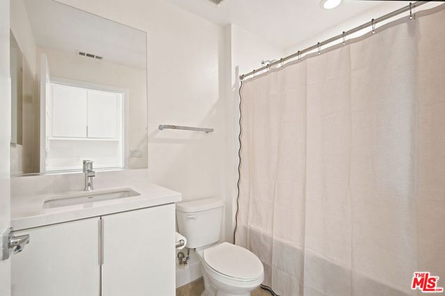 5262 N Rainier Way, Valley Village, CA 91607
