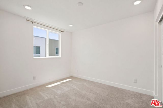 5262 N Rainier Way, Valley Village, CA 91607