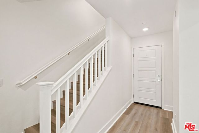 5262 N Rainier Way, Valley Village, CA 91607