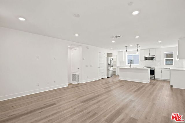5262 N Rainier Way, Valley Village, CA 91607