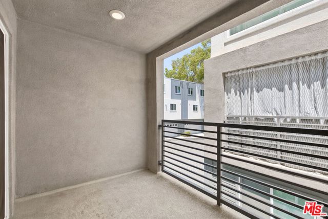5262 N Rainier Way, Valley Village, CA 91607