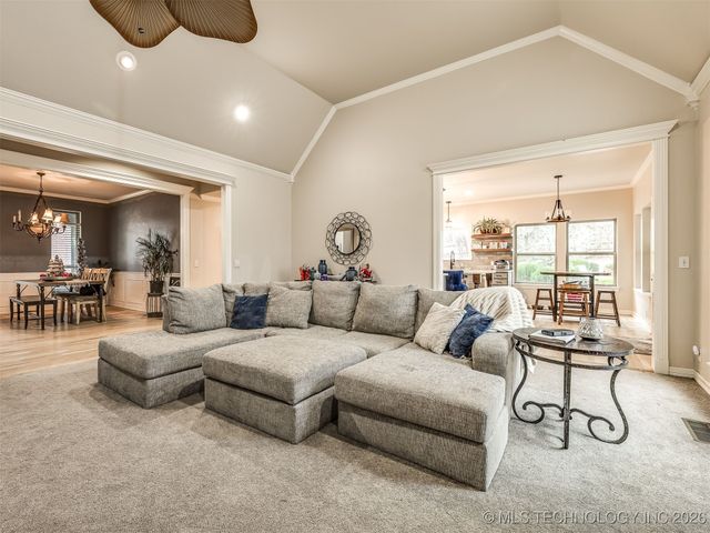 6301 S 5th Avenue, Broken Arrow, OK 74011