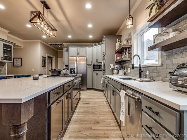 6301 S 5th Avenue, Broken Arrow, OK 74011