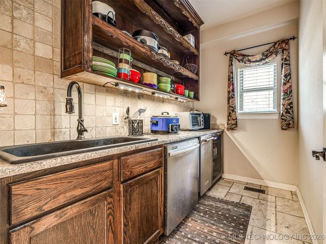 6301 S 5th Avenue, Broken Arrow, OK 74011