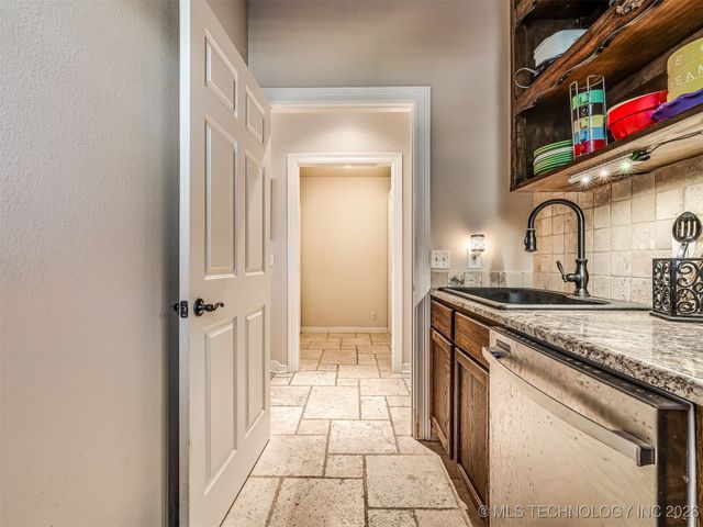 6301 S 5th Avenue, Broken Arrow, OK 74011