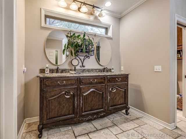 6301 S 5th Avenue, Broken Arrow, OK 74011