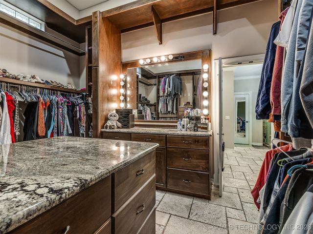 6301 S 5th Avenue, Broken Arrow, OK 74011