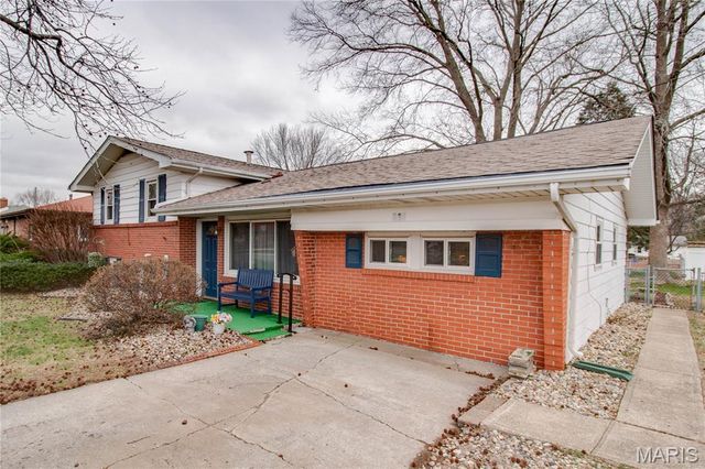 318 Albers Place, Bethalto, IL 62010