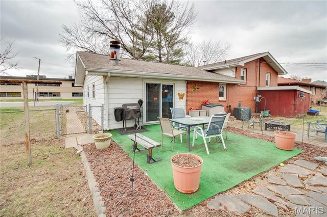 318 Albers Place, Bethalto, IL 62010