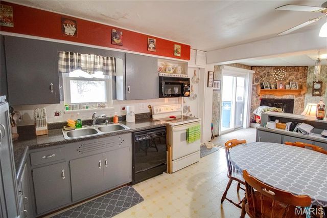 318 Albers Place, Bethalto, IL 62010