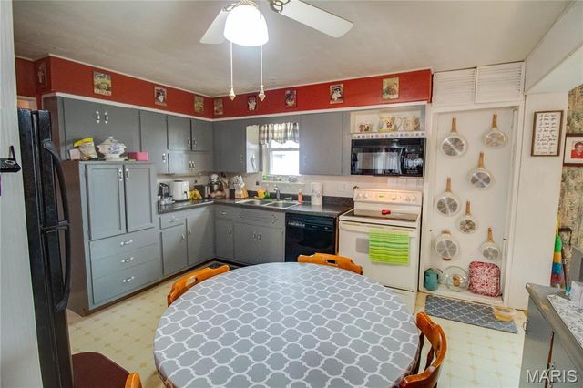 318 Albers Place, Bethalto, IL 62010