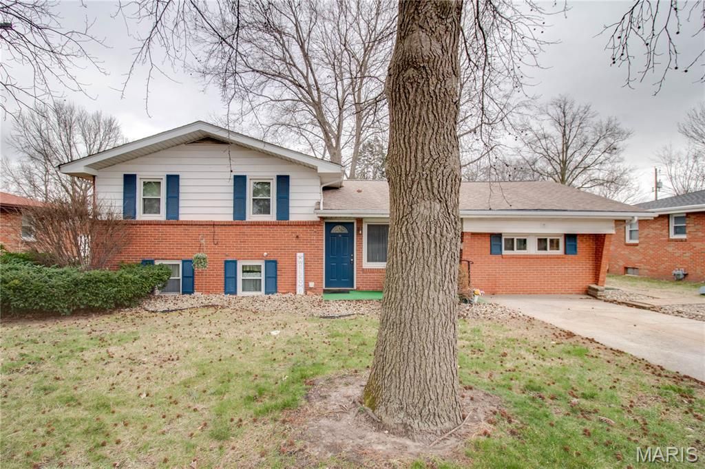 318 Albers Place, Bethalto, IL 62010