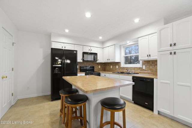 426 Buckman Station Ct, Simpsonville, KY 40067