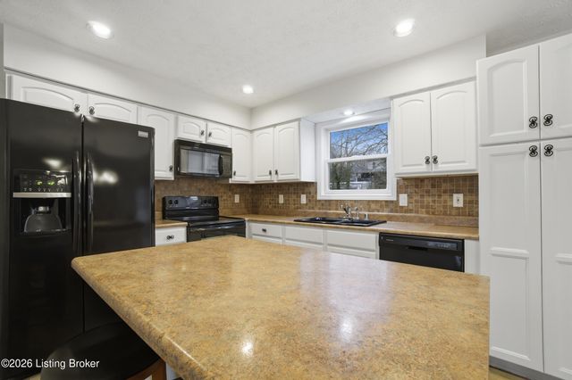 426 Buckman Station Ct, Simpsonville, KY 40067