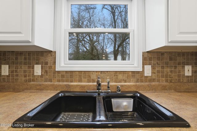 426 Buckman Station Ct, Simpsonville, KY 40067