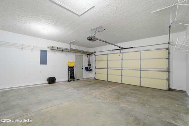 426 Buckman Station Ct, Simpsonville, KY 40067