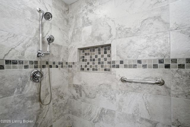 426 Buckman Station Ct, Simpsonville, KY 40067