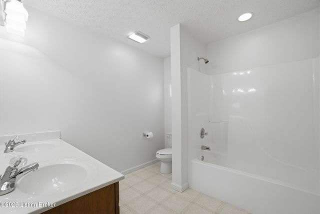 426 Buckman Station Ct, Simpsonville, KY 40067