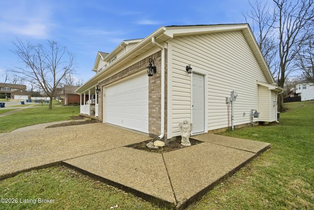 426 Buckman Station Ct, Simpsonville, KY 40067