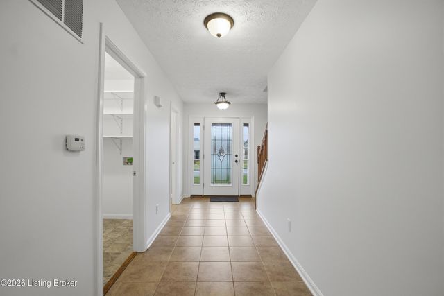 426 Buckman Station Ct, Simpsonville, KY 40067