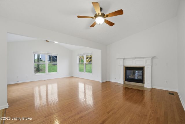 426 Buckman Station Ct, Simpsonville, KY 40067