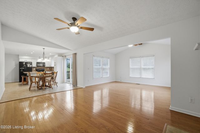 426 Buckman Station Ct, Simpsonville, KY 40067